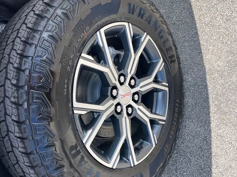 New 2026 GMC Acadia AT4 w/ Luxury Package AWD/4WD image 10