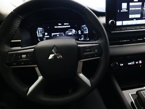 Used 2025 Mitsubishi Outlander SE AWD/4WD image 18