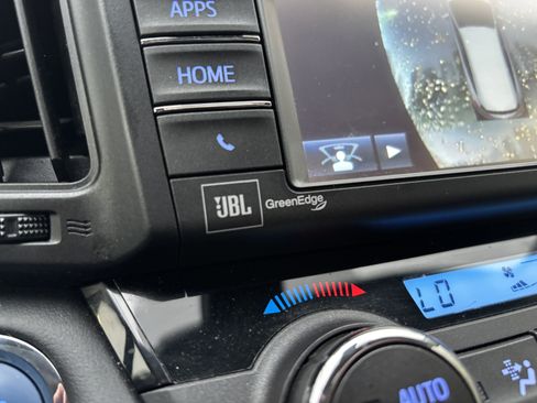 Used 2017 Toyota RAV4 Limited image 29