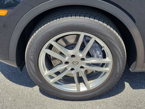 Certified 2022 Porsche Cayenne AWD/4WD image 12