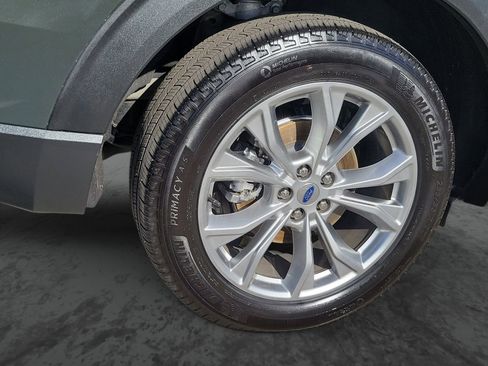 Used 2024 Ford Explorer XLT w/ Equipment Group 202A image 6