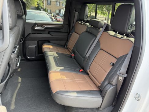 Used 2024 Chevrolet Silverado 2500 High Country w/ High Country Premium Package AWD/4WD image 31