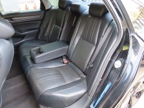 Used 2018 Honda Accord Touring image 14
