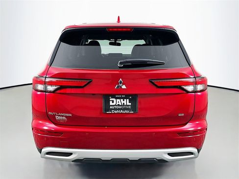 Used 2024 Mitsubishi Outlander SE image 9