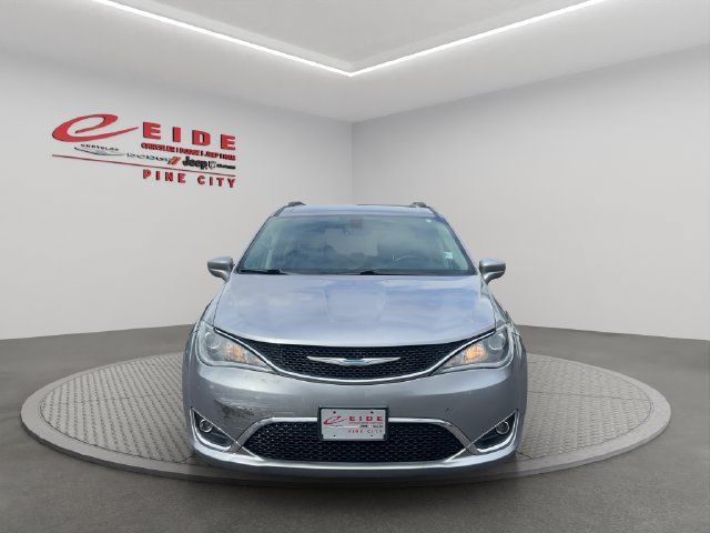 Used 2020 Chrysler Pacifica Touring-L FWD image 13