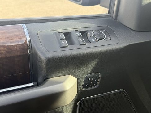 Used 2015 Ford F150 Platinum image 9