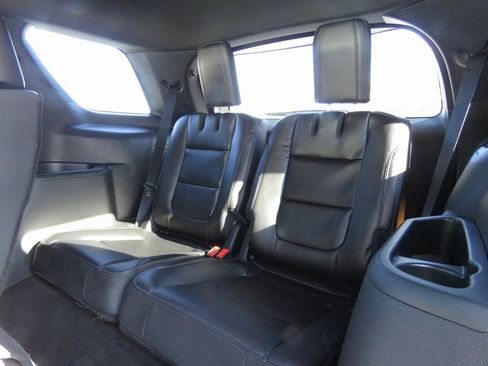 Used 2018 Ford Explorer XLT w/ Equipment Group 202A image 22