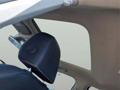 Used 2024 Volkswagen Jetta SE w/ Panoramic Sunroof Package FWD image 9