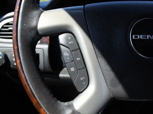 Used 2013 GMC Yukon Denali AWD/4WD image 17