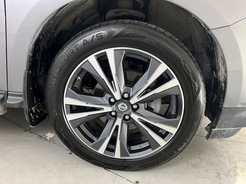 Used 2018 Nissan Pathfinder Platinum image 18