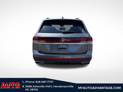 Used 2025 Volkswagen Atlas SE AWD/4WD image 4