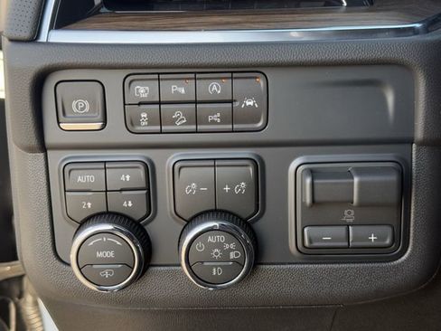 New 2026 Chevrolet Suburban High Country image 19