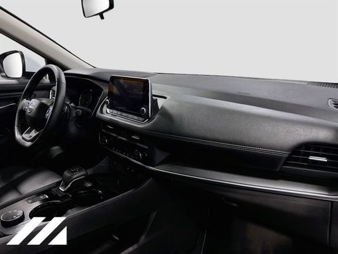 Used 2025 Nissan Rogue SV w/ SV Premium Package AWD/4WD image 31