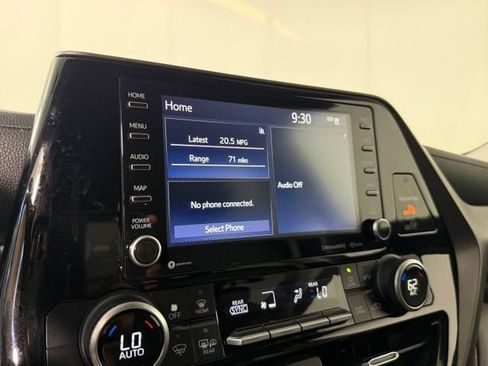 Used 2021 Toyota Highlander LE FWD image 20