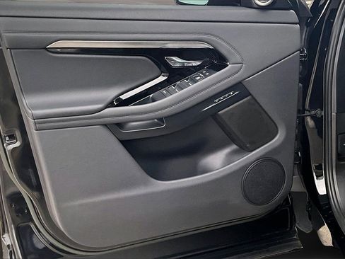 Used 2023 Land Rover Range Rover Evoque SE image 18