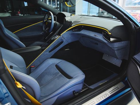 Used 2024 Ferrari Roma image 39