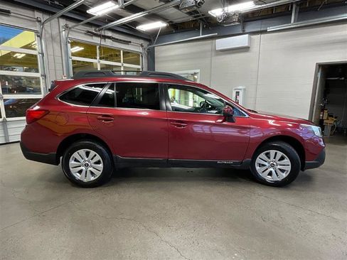 Used 2019 Subaru Outback 2.5i Premium image 6
