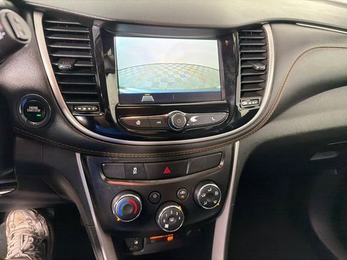 Used 2019 Chevrolet Trax LT w/ LT Convenience Package FWD image 13