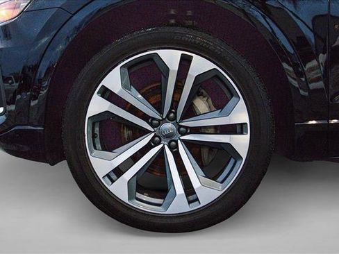 Used 2019 Audi Q8 Prestige image 9