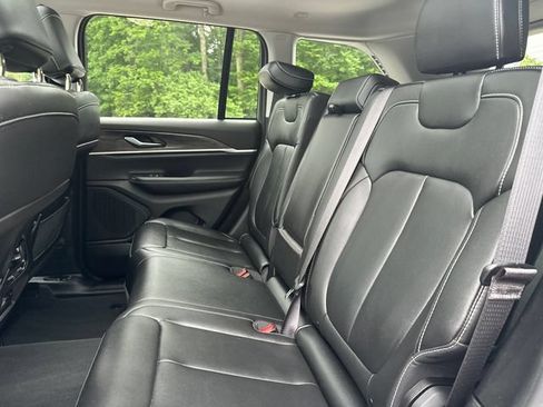 Used 2023 Jeep Grand Cherokee Limited AWD/4WD image 21