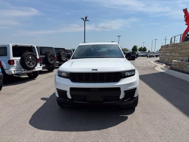 Used 2023 Jeep Grand Cherokee L Altitude AWD/4WD image 7