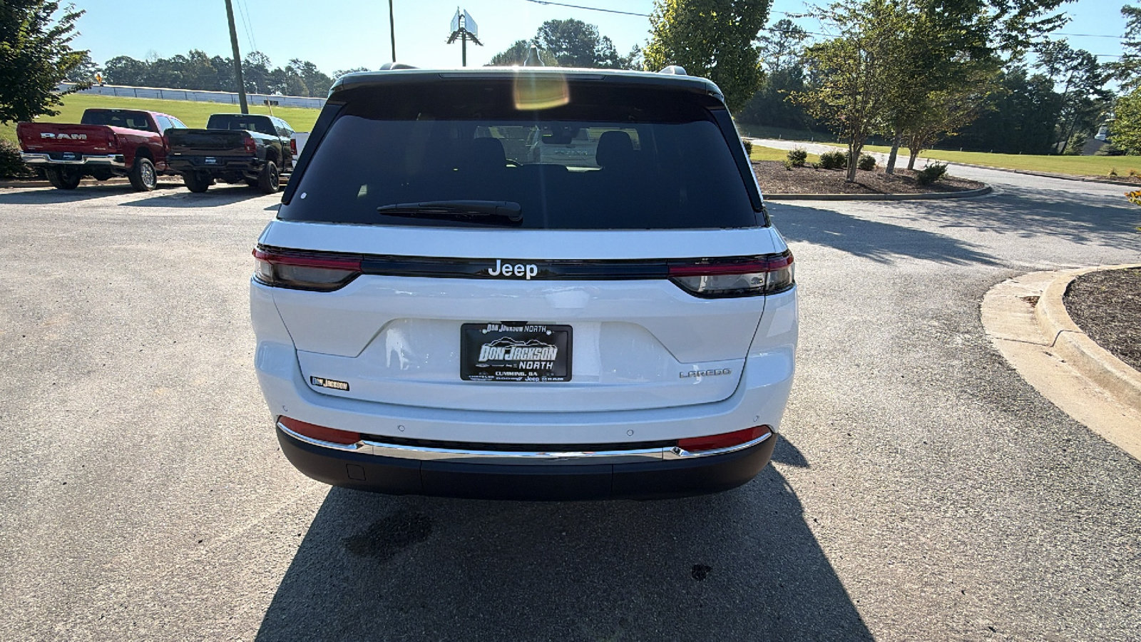 New 2027 Jeep Grand Cherokee Laredo RWD image 9