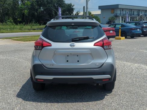 Used 2019 Nissan Kicks SR w/ SR Premium Package FWD image 6