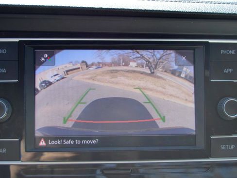 Used 2019 Volkswagen Jetta SE w/ Cold Weather Package image 9