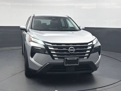 Used 2025 Nissan Rogue SV AWD/4WD image 9
