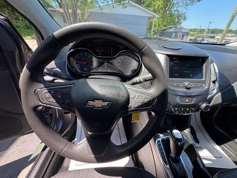 Used 2019 Chevrolet Cruze LT FWD image 19