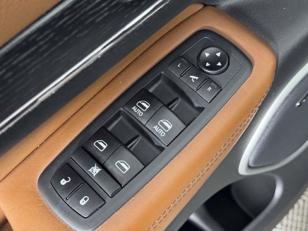 Used 2020 Jeep Grand Cherokee Summit AWD/4WD image 17