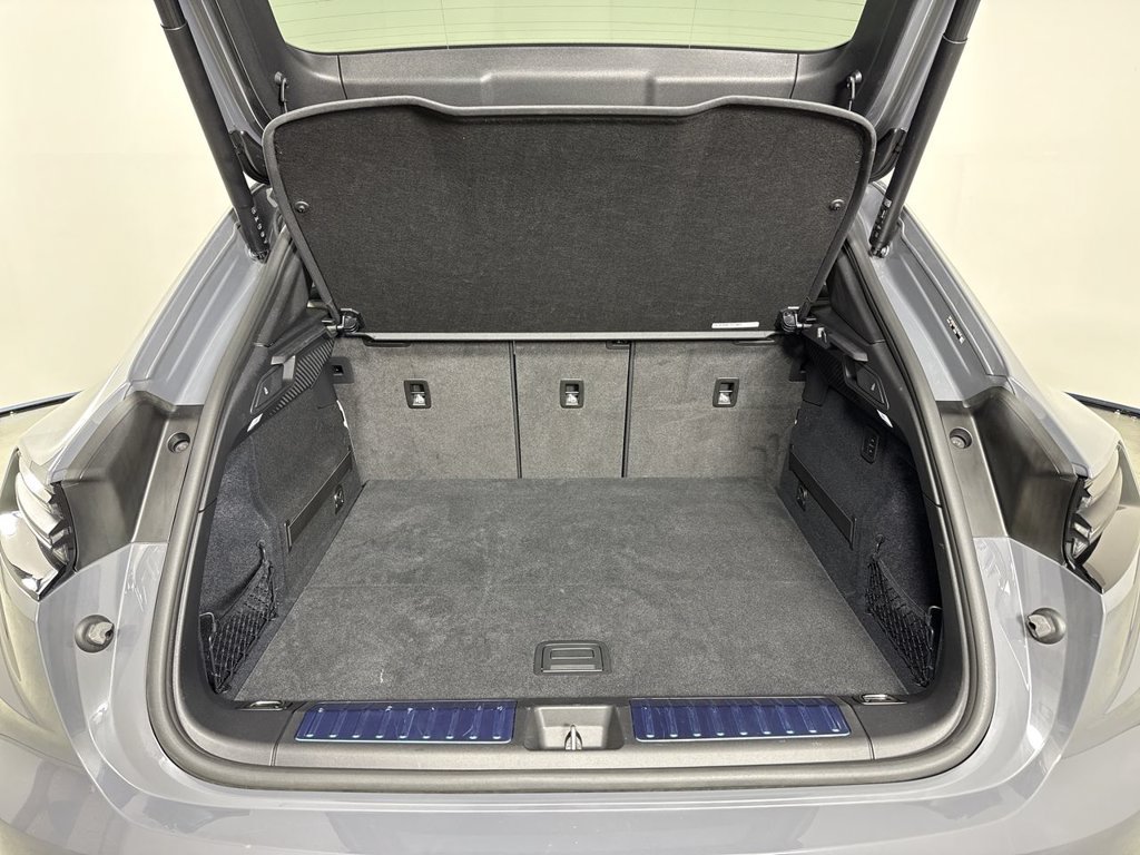 Certified 2025 Porsche Macan Electric RWD image 21
