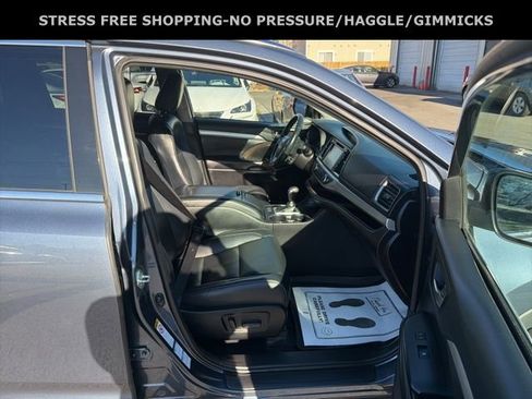 Used 2019 Toyota Highlander XLE image 35