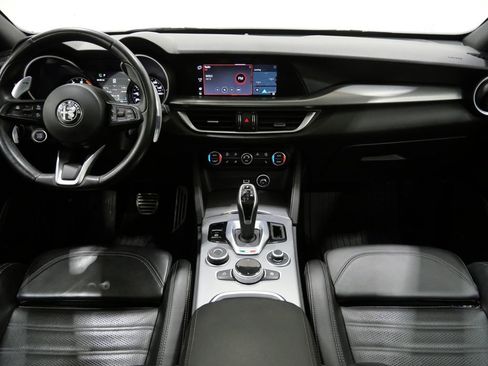 Used 2022 Alfa Romeo Stelvio Veloce image 11