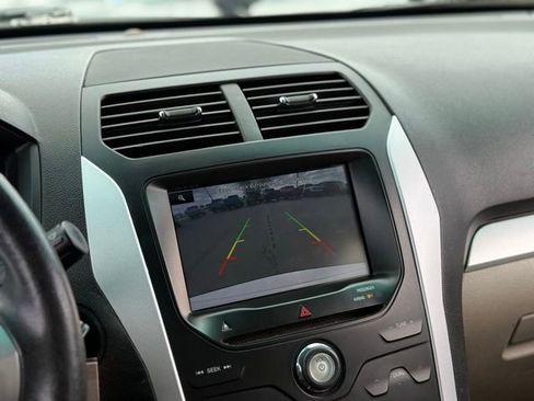 Used 2015 Ford Explorer XLT w/ Equipment Group 202B FWD image 3