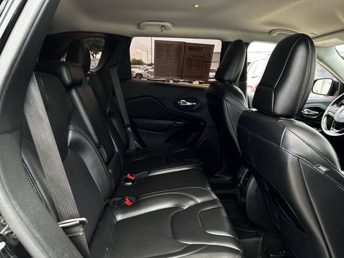 Used 2021 Jeep Cherokee Latitude Plus FWD image 27