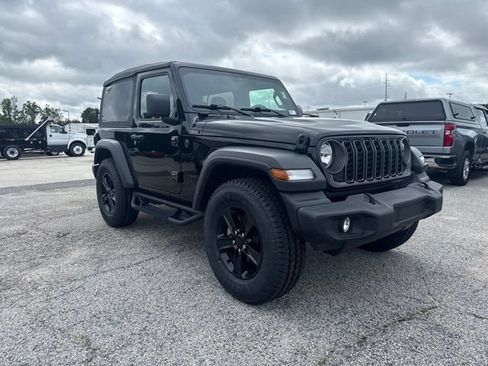 Used 2025 Jeep Wrangler Sport AWD/4WD image 7