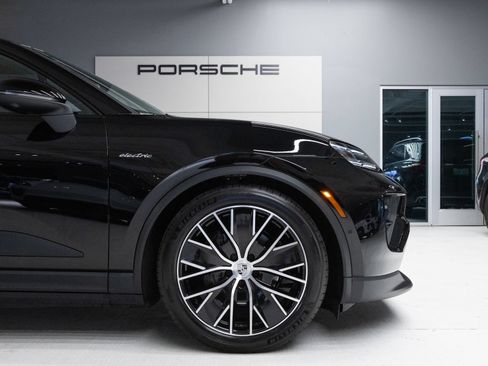 Used 2026 Porsche Macan 4 Electric AWD/4WD image 11