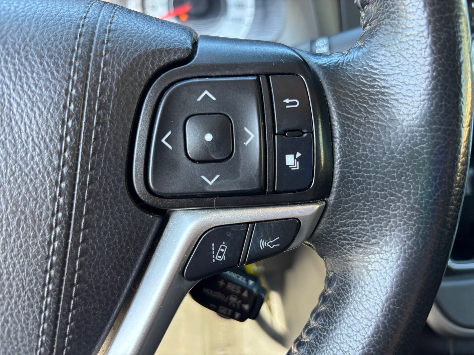 Used 2020 Toyota Sienna SE w/ Carpet Mat Package FWD image 21