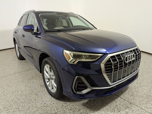 New 2025 Audi Q3 2.0T Premium image 1