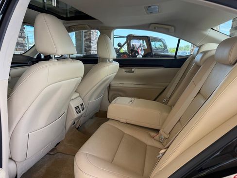 Used 2014 Lexus ES 350 w/ Luxury Package FWD image 12