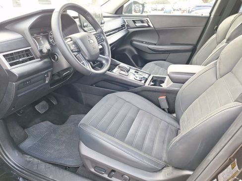 Used 2022 Mitsubishi Outlander SE image 15