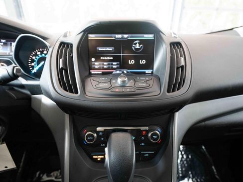 Used 2015 Ford Escape SE w/ Equipment Group 201A AWD/4WD image 17