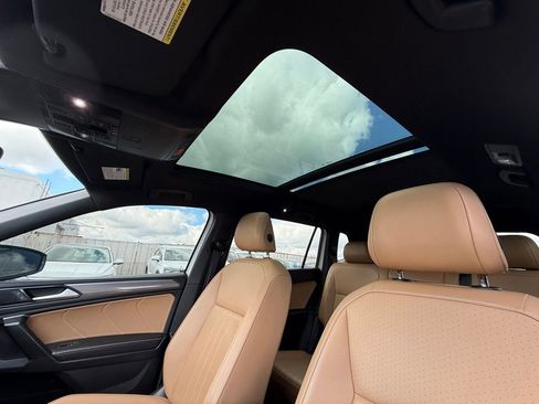 Used 2024 Volkswagen Tiguan SE R-Line image 6