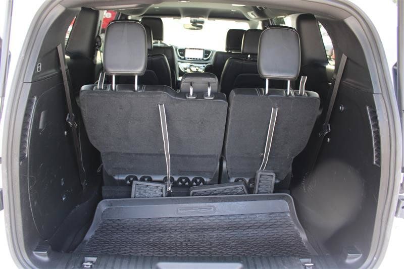 Used 2025 Chrysler Pacifica Select FWD image 18