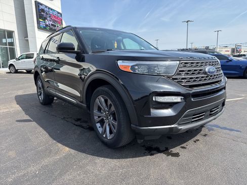 Used 2022 Ford Explorer XLT w/ Equipment Group 202A image 3