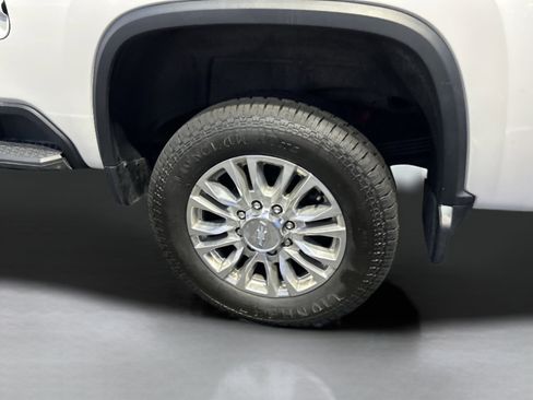 Used 2023 Chevrolet Silverado 2500 High Country w/ Z71 Off-Road Package image 10