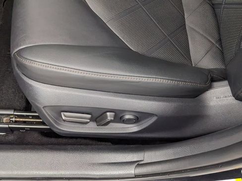 Used 2018 Toyota Camry XLE FWD image 26
