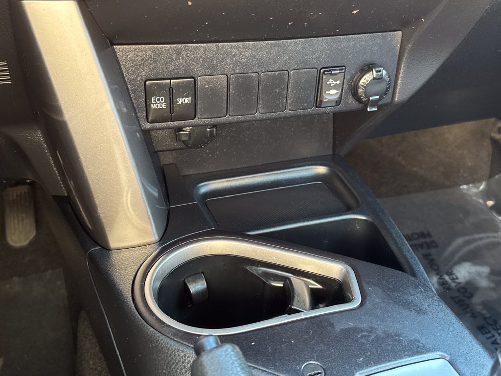 Used 2016 Toyota RAV4 XLE AWD/4WD image 26