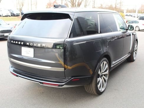 New 2026 Land Rover Range Rover Long Wheelbase SE image 2